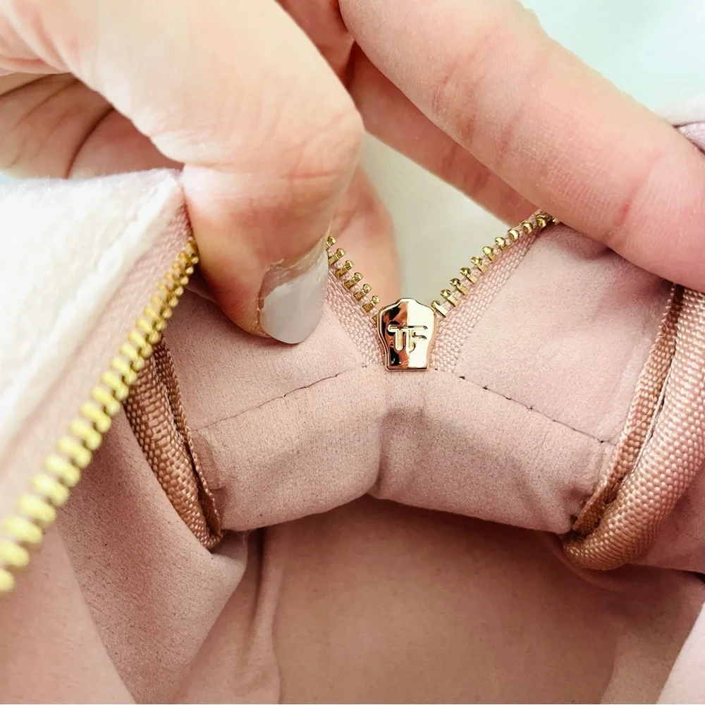 Tom Ford Dusty Pink Cosmetic Bag with Shoulder Chain‎